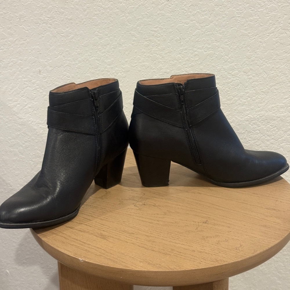 Vionic‎ Black Ankle Boots with Gold Buckle - Picture 2 of 12